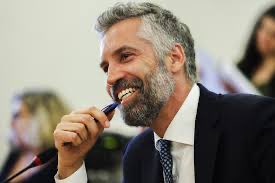 O dinheiro era da minha mamã // O dinheiro era do meu papá