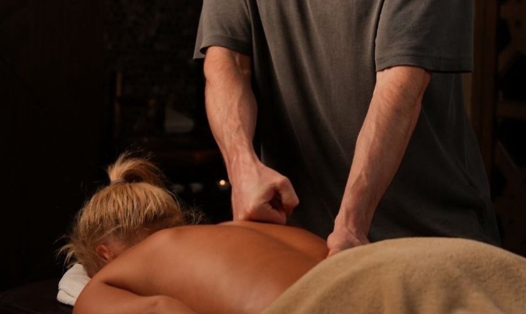 Rahatlamaya ne dersin . Bir masaj kadar yakınım. Çiftlere özel çift olarak bay bayan masaj yapabiliriz yer var yazmanız yeterli. Güven ve gizlilik esastır detaylar için dm #konya #konyamasaj #masaj #masör #masöz #evliçiftler #cuckoldçiftler #swingerçift #konyabosna