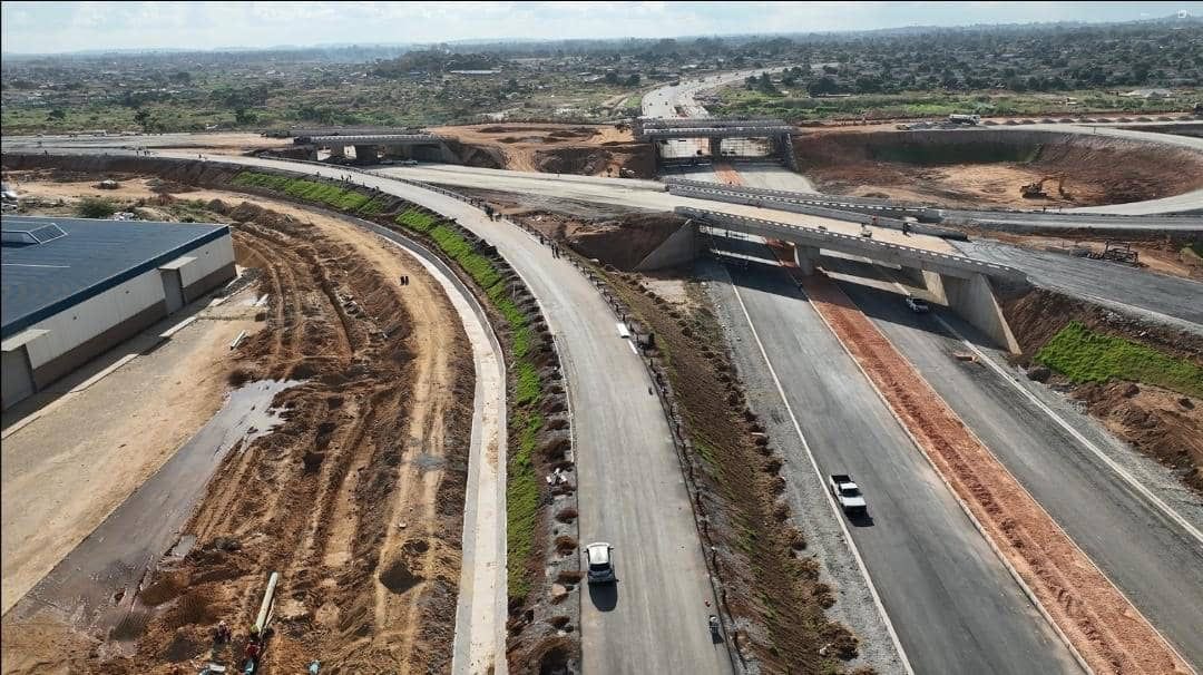 henryhakula's tweet photo. First and second frames show the ongoing construction of the Trababalas Interchange as of this week. 

Third frame? An animated render glimpse of the final construction 

#trababalas #mbudzi https://t.co/Z86XEg0HYT