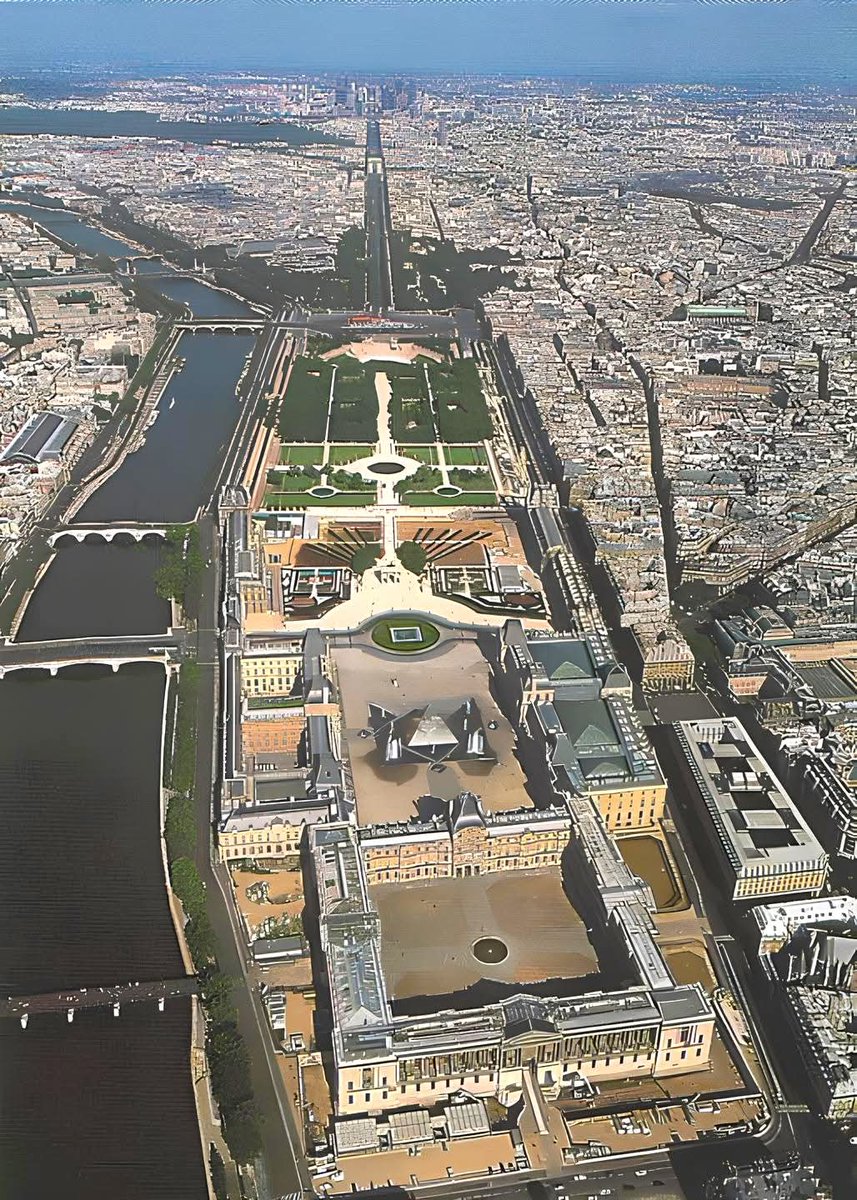 La perspective historique de #Paris oui...mais comme on ne la voit jamais : de haut ! Louvre, Tuileries, Concorde, Champs-Elysées, arc de triomphe, la Défense... 
paris-visites-guidees.com