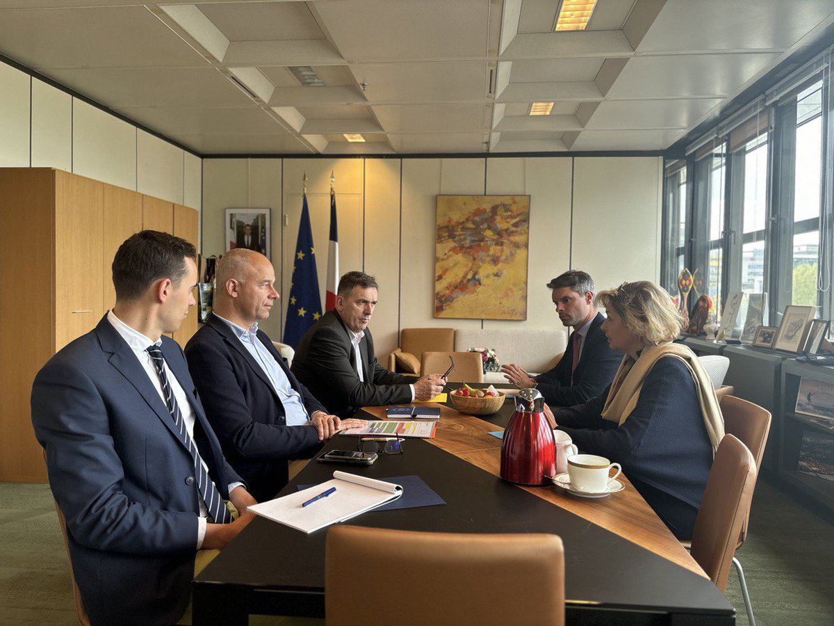 Avec Arnaud Rousseau, Président de la <a href="/FNSEA/">La FNSEA</a>, 1er syndicat agricole français avec 212 000 adhérents.

Échanges sur le rôle croissant de l’agritourisme dans le développement et l’attractivité de nos #territoires.