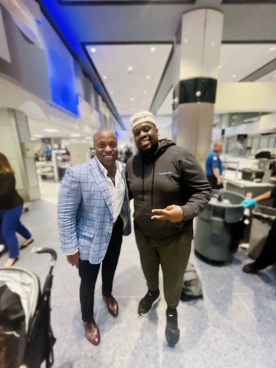 Great to meet <a href="/WesleyHuntTX/">Wesley Hunt</a>. This man is fighting to make America great. Keep standing on business sir. #salute