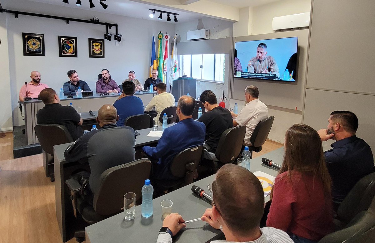 Câmara Municipal de Biguaçu tweet media