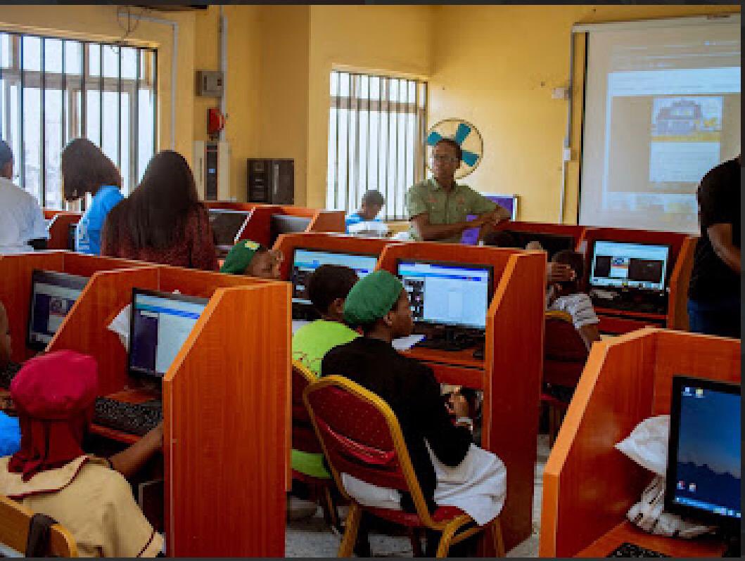 techin_edu's tweet image. Step into the world of TechinEdu, where curiosity meets innovation. We're dedicated to sparking creativity and nurturing talent in the next generation.
