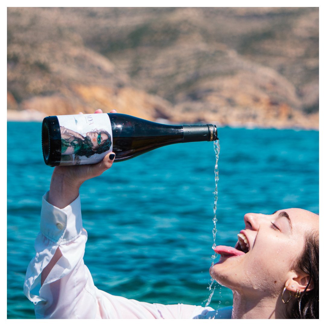 Dicen que calma... pero YEYA viene a hacernos vibrar.

#Yeya
.-
They say she brings calm… but YEYA is here to make us feel alive.