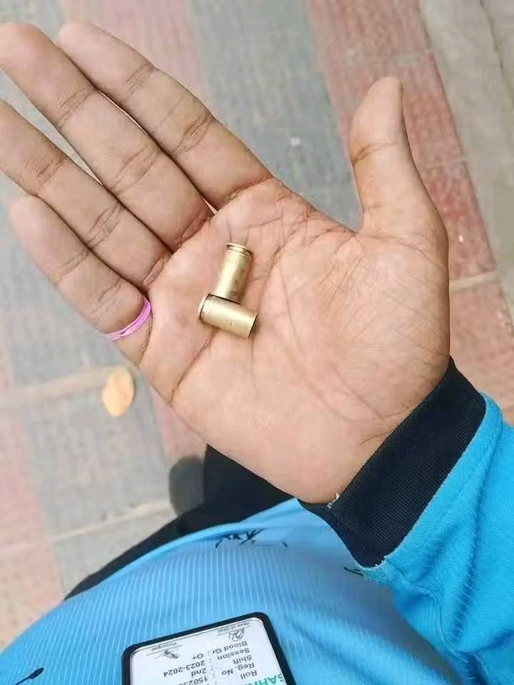 sohel_rpi's tweet image. শিক্ষার্থীদের উপর গাড়ি চালা
না হয় গুলি করবো📷
-সেনাবাহিনী
BD Army আপনাদের কাছেও এই কথা শুনতে পাই, দুঃখজনক 📷📷
#StopAttackingStudents
#JusticeForPolytechnicStudents
#sohel_rpi