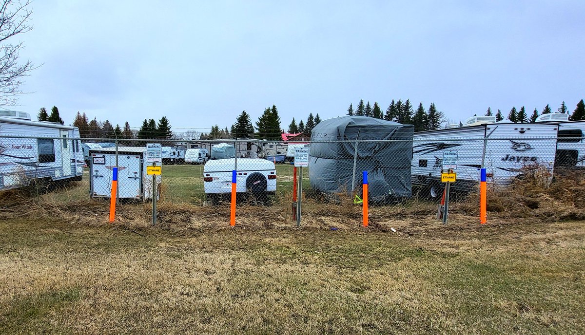 DigSafeMetroYEG's tweet image. Do you have a high pressure pipeline right-of-way running through your property? You must contact the pipeline company for approval to park any vehicles, trailers and/or RVs on the right-of-way‼️#pipelinesafety #pipelineintegrity #Safety
