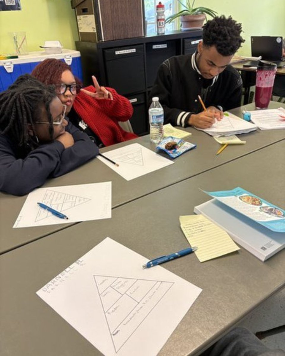 Earlier this month: homemade pizza + a lesson in multicultural food pyramids from our partners at Teen Chef!
Students designed their own pyramids to reflect their culture—learning through food, one slice at a time.
#TeenChefIndy #FoodCulture #YouthInTheKitchen