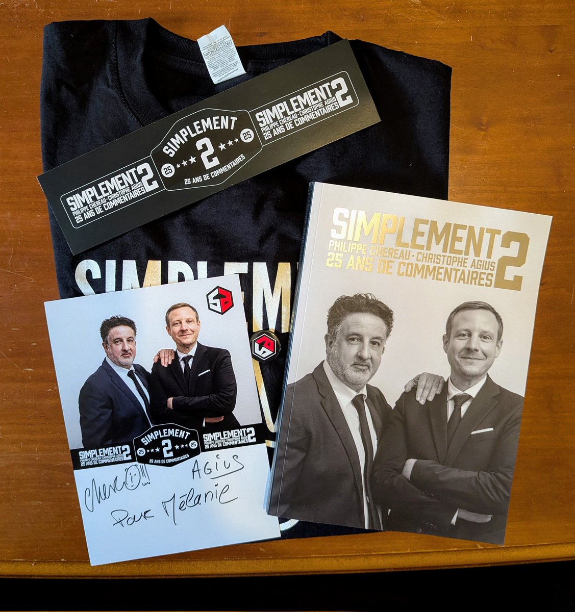 Melanie_vtr's tweet photo. Merci beaucoup à @PhilippeChereau et @CAgiusILD pour ce super livre ! 😊 Je vous suis depuis 2009 (j'avais 12 ans, bientôt 28 !) et c'est toujours un plaisir ! 😁❤️ #SimplementDeux https://t.co/hTbHvUEGea