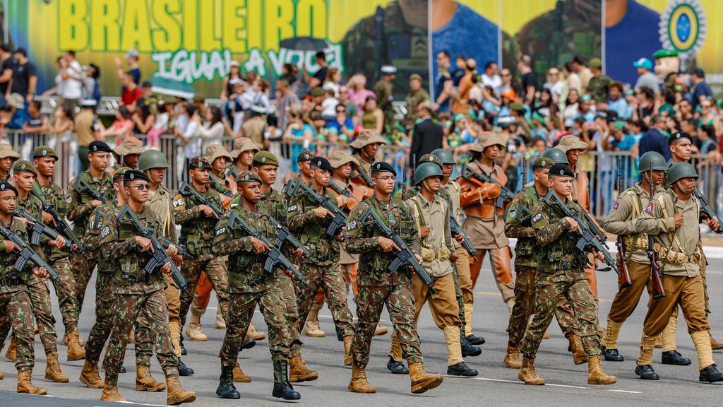 Lula (@lulaoficial) on Twitter photo Participei nesta manhã da solenidade do Dia do Exército, em Brasília, com celebração especial pelos 80 anos da campanha vitoriosa da Força Expedicionária Brasileira (FEB) na Segunda Guerra Mundial.
📷 <a href="/ricardostuckert/">Ricardo Stuckert</a> Participei nesta manhã da solenidade do Dia do Exército, em Brasília, com celebração especial pelos 80 anos da campanha vitoriosa da Força Expedicionária Brasileira (FEB) na Segunda Guerra Mundial.
📷 <a href="/ricardostuckert/">Ricardo Stuckert</a>