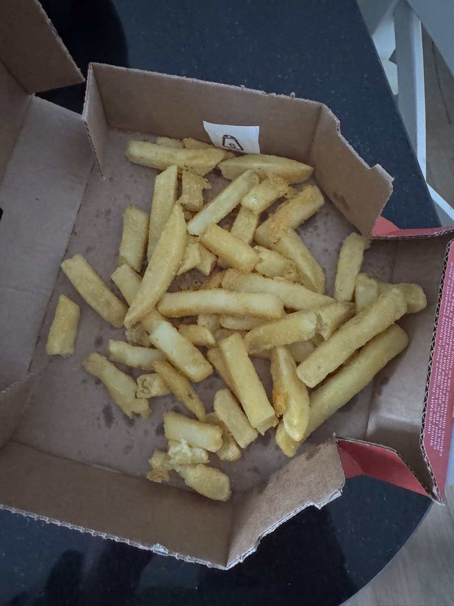 Dave Redfearn (@dave_redfearn) on Twitter photo Apparently this serves 2 or did the delivery guy get hungry? <a href="/Dominos_UK/">Domino's Pizza UK</a>
#Dominos #chips #fries #lackof Apparently this serves 2 or did the delivery guy get hungry? <a href="/Dominos_UK/">Domino's Pizza UK</a>
#Dominos #chips #fries #lackof