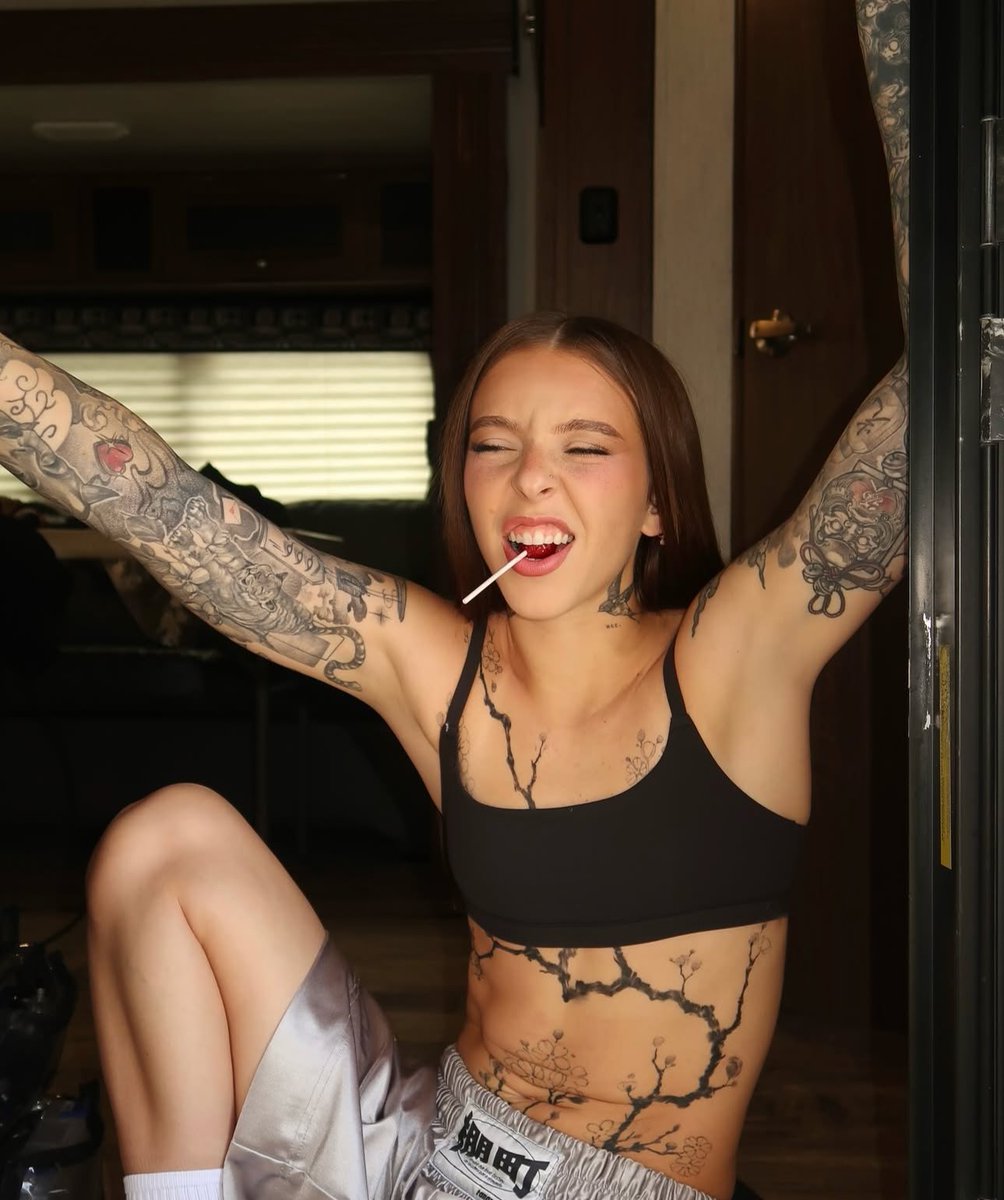 SIRVIÓ BRAZOS, CARA, TATUAJES Y MADREEE