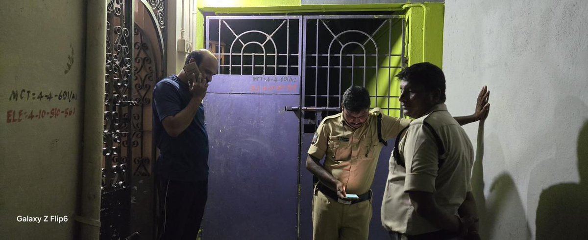 JaganannaCNCTS's tweet image. ఛాలెంజ్ అంటూ తిరుపతిలో పోలీసులను అడ్డుపెట్టుకొని వైసీపీ నాయకులను గృహ నిర్బంధం చేస్తున్న కూటమి నాయకులు

ఈ మాత్రం దానికి ఛాలెంజ్ విసరడం ఎందుకు భయపడి అడ్డుకునే ప్రయత్నాలు చేయడం ఎందుకు @JAITDP ??

#JusticeForTTDCows #SaveTirumala #CBNFailedCM #TTDGoshalaNegligence #AndhraPradesh