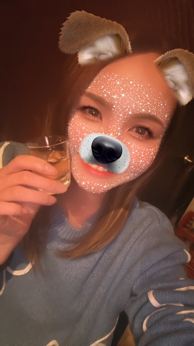 Shintakashizu's tweet photo. え！？1月からX放置してたの！？
もう毎日キャパオーバーで
ほぼ出勤してませんが
たまーに出勤して
テキーラ呑んでます。笑
プライベートもう2年近く
どこも行けてません🤣
店用垢だからプ��イベート言わないけど
頑張ってます😱🥰 https://t.co/JtKIDb7egN
