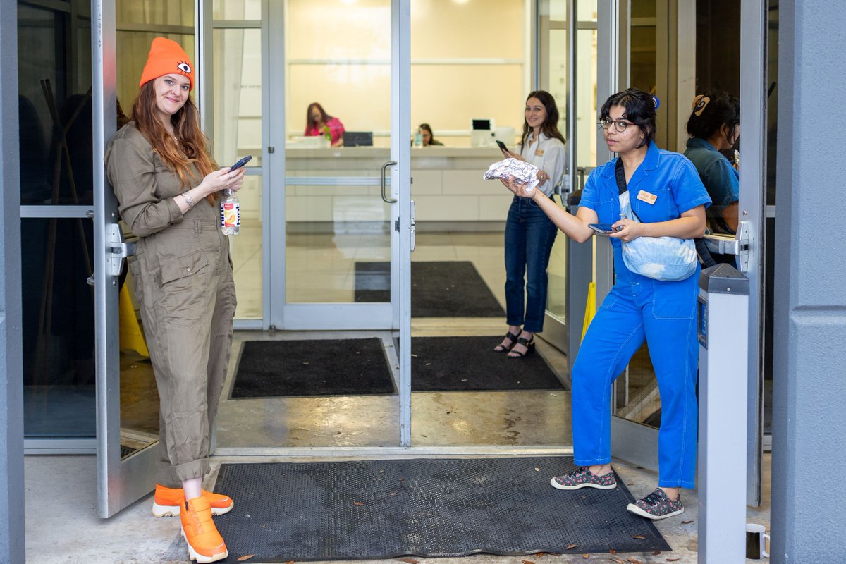 CM_Austin's tweet image. We 🧡 our volunteers! The care and attention they put into our events creates a welcoming space to create genuine connections with other interesting creative people. #CMATX #CMparallel