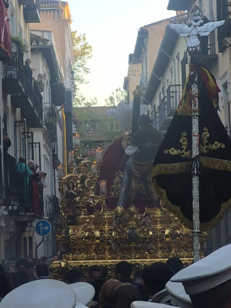 bandagranpoder's tweet image. [20:32] Ancha de la Virgen @hdad_rosariogr 
🎼 Tres Caídas de Esperanza