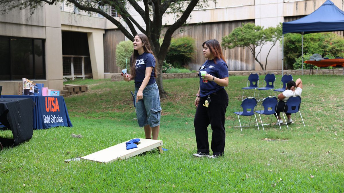 utsa_academics's tweet photo. This Working Learner Appreciation Week, we're celebrating our working learners who power UTSA with their drive, talent and commitment. Their hard work on and off the clock doesn't go unnoticed— we thank them for everything they do! 🤙

 #UTSA #WorkingLearners https://t.co/yl4qEIjjn0