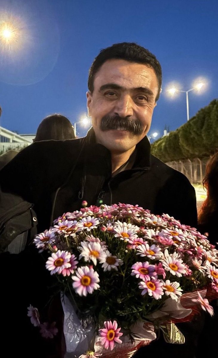 Yaşamın kendisinin kutsal olmadığını, kutsal olanın adil ve onurlu bir yaşam olduğunu halkına öğretmeye çalışan, kendisine yapılan kötülüklere rağmen ülkesine ve milletine duyduğu sevgisinden dirhem şüphemin olmadığı mesleğimin yüzakı #selçukkozağaçlı nın 2017 yılından beri