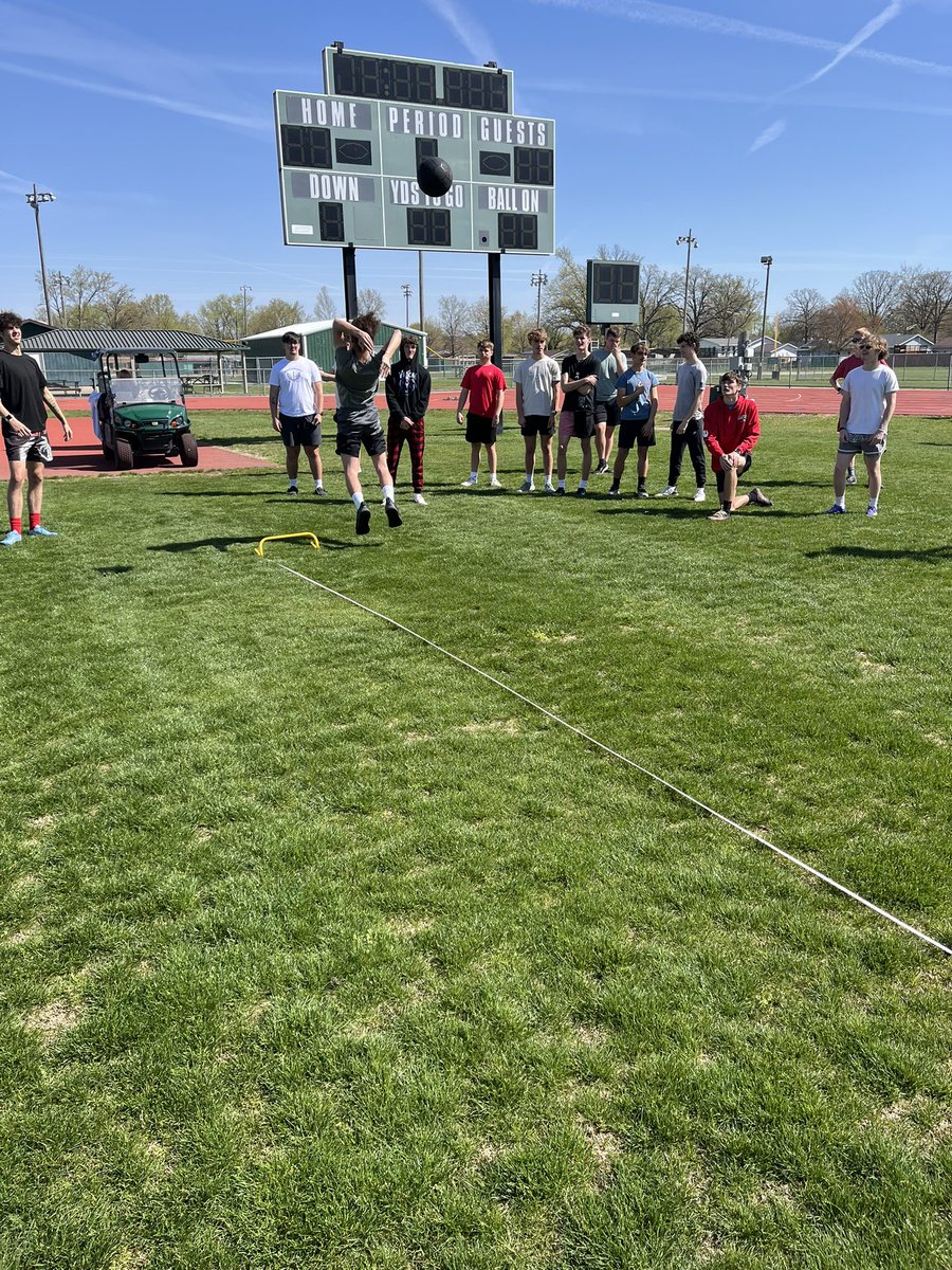 SCHSCatsTrack's tweet image. Spring Break Competition Day!! Good way to reset, have some fun, and compete with your teammates. 
#FAMILY #COMPETE