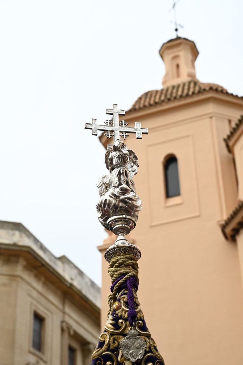 Nazareno_Huelva's tweet photo. A los sones de “El Amor de un Hijo, Dios en su Mirada y Cirineos de San Roque” transita el Señor del Prendimiento por la Gran Vía.

#LaMúsicaDelSeñorDeHuelva
@Prendimiento_H https://t.co/6bavqM9jA4