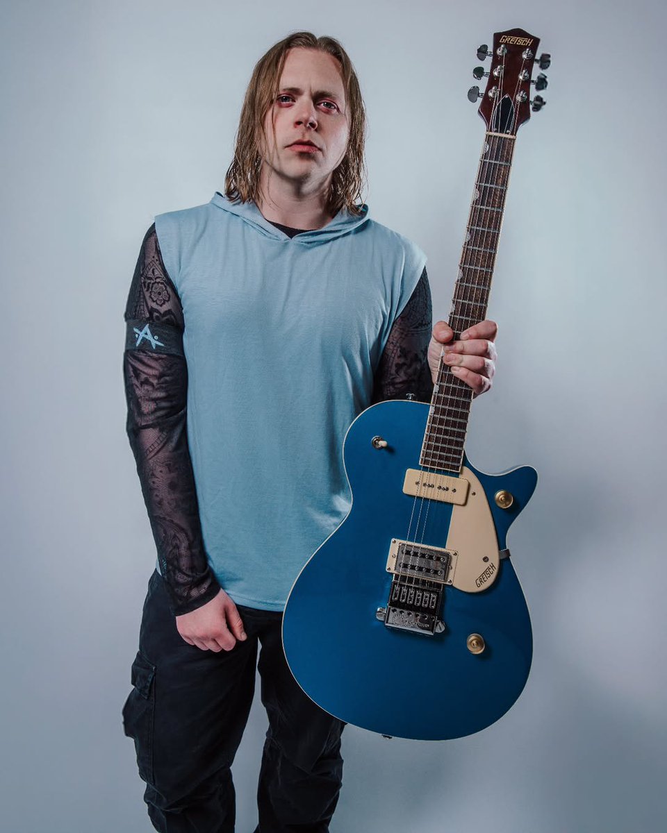 EverTune (@evertune8) on Twitter photo Our newest endorser Lewis Budden of <a href="/AirDrawnDagger_/">Air Drawn Dagger</a> shows off a super cool <a href="/GretschUSA/">Gretsch Guitars</a> . A G model <a href="/EverTune8/">EverTune</a>, a Filter'Tron in the bridge position, and a P90 in the neck adds up to a vibey, versatile guitar that will not go out of tune. Yeah! ๐ฅ
๐ธ Konjr Productions Our newest endorser Lewis Budden of <a href="/AirDrawnDagger_/">Air Drawn Dagger</a> shows off a super cool <a href="/GretschUSA/">Gretsch Guitars</a> . A G model <a href="/EverTune8/">EverTune</a>, a Filter'Tron in the bridge position, and a P90 in the neck adds up to a vibey, versatile guitar that will not go out of tune. Yeah! ๐ฅ
๐ธ Konjr Productions