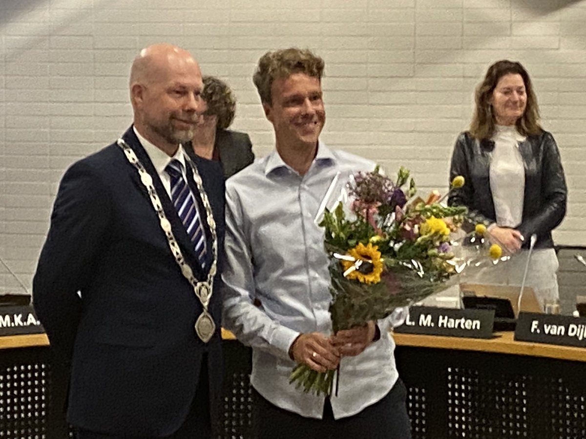 William Tichem wordt beëdigd als commissielid voor het CDA Dorpstrots in de gemeenteraad van Bodegraven-Reeuwijk. Fantastisch dat jonge mensen zich actief willen inzetten voor de lokale politiek. Van harte welkom!! <a href="/gem_BR/">Bodegraven-Reeuwijk</a>