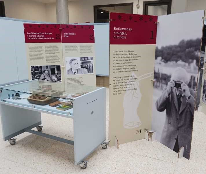 🎨Des de fa uns dies, podeu trobar l'exposició "Tom Sharpe: vida, obra, llegat" en format virtual a la pàgina web de la Biblioteca de la <a href="/uvic_ucc/">UVic-UCC</a>.

🔗Hi podeu accedir fent clic a: uvic.cat/biblioteca/ser…