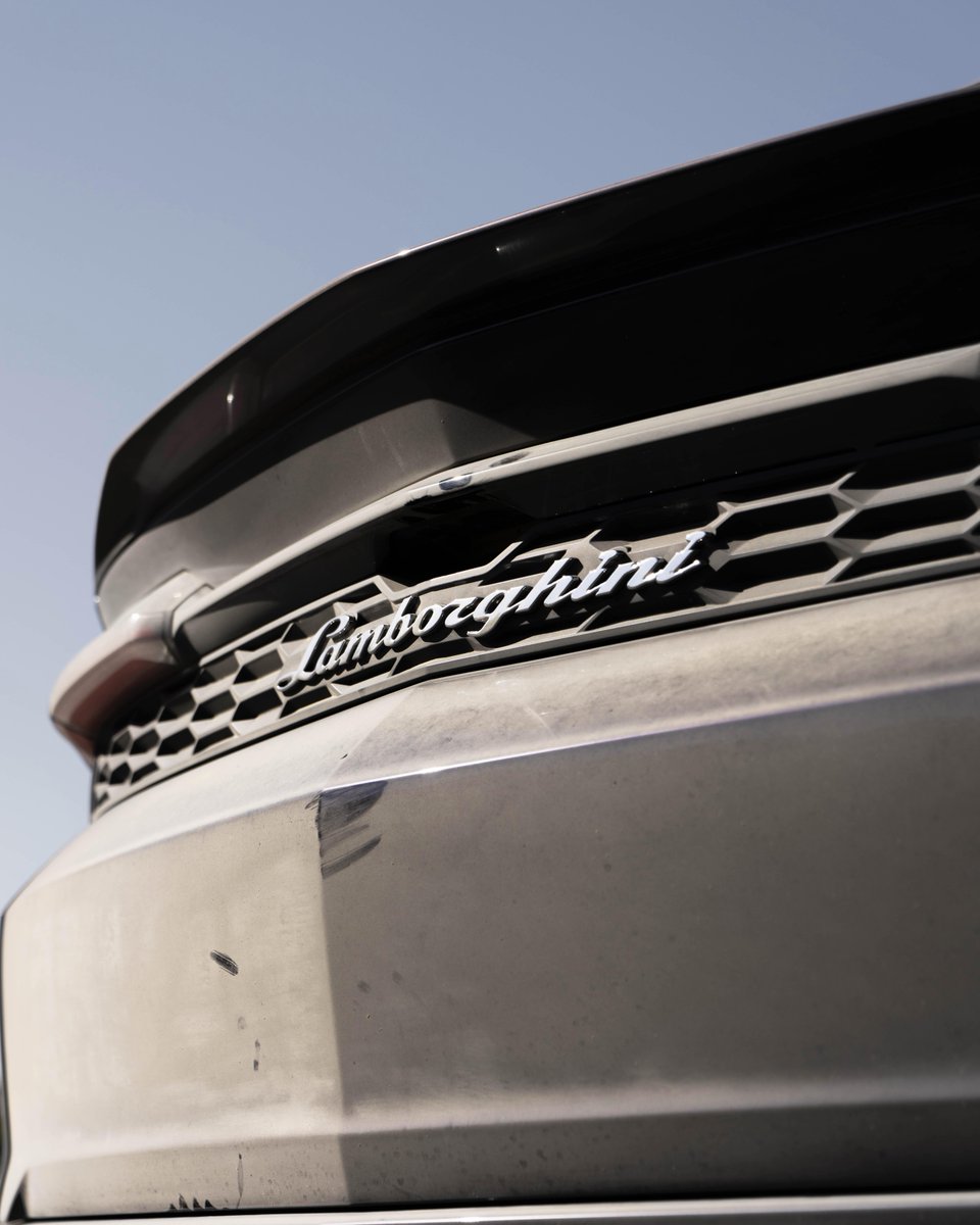 Lamborghini_NB's tweet photo. Doesn't matter whether its a family road trip or a trek into uncharted territory, the Urus SE will get you there in both comfort and finesse ⛰️ https://t.co/f5iQNoCjkw