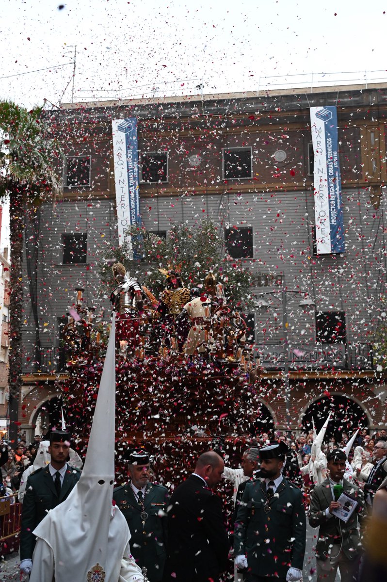 Nazareno_Huelva's tweet photo. A sones de “Compasión” hace su salida de Carrera Oficial el Señor del Prendimiento.

#LaMusicaDelSeñorDeHuelva
@Prendimiento_H https://t.co/NUiyRBu3F4