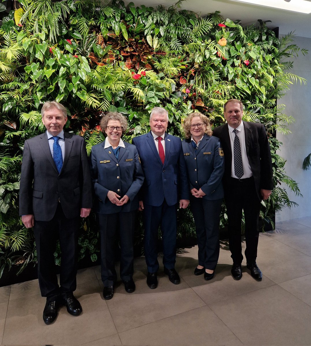 Dnes se setkal předseda SSHR Pavel Švagr se Sabine Lackner, spolkovou prezidentkou THW (Technisches Hilfswerk) a Janine Stock, zemskou pověřenkyní pro Sasko a Durynsko. Účelem návštěvy bylo opětovné navázání kontaktů s naší partnerskou organizací v Německu.