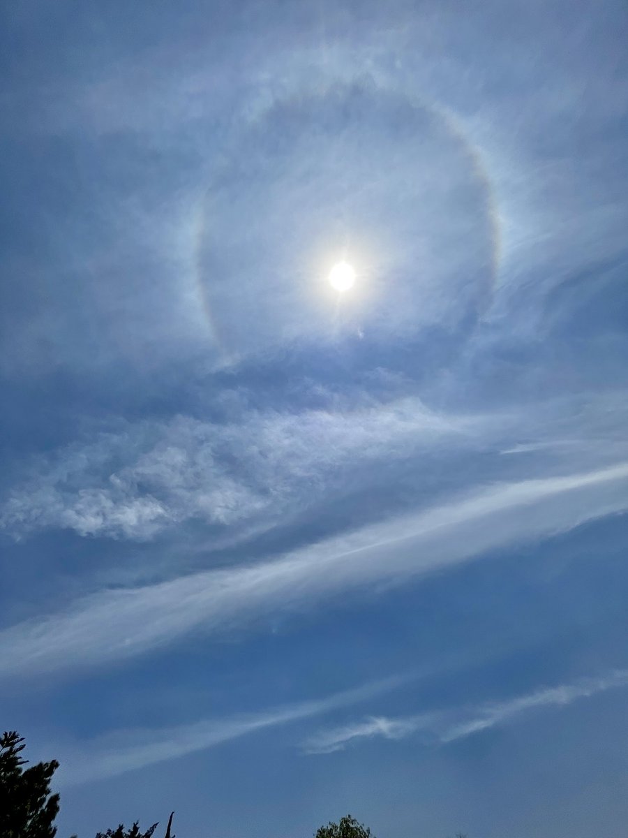 Reporta <a href="/PattyAsulep/">🍁Patty Asulep</a>, #halosolar en la #CDMX.