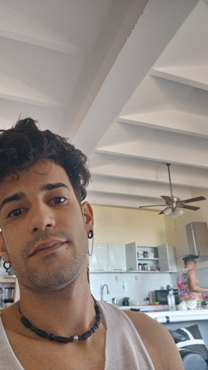 DanielM18866453's tweet photo. Vigilando que mi marido cocine para los dos 😅 https://t.co/ZQbjBKMOQ6