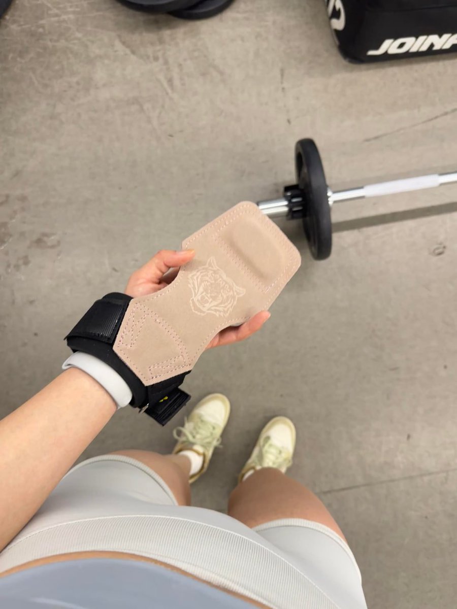 Your fitness journey just got a tech upgrade! 📱🏋️‍♂️