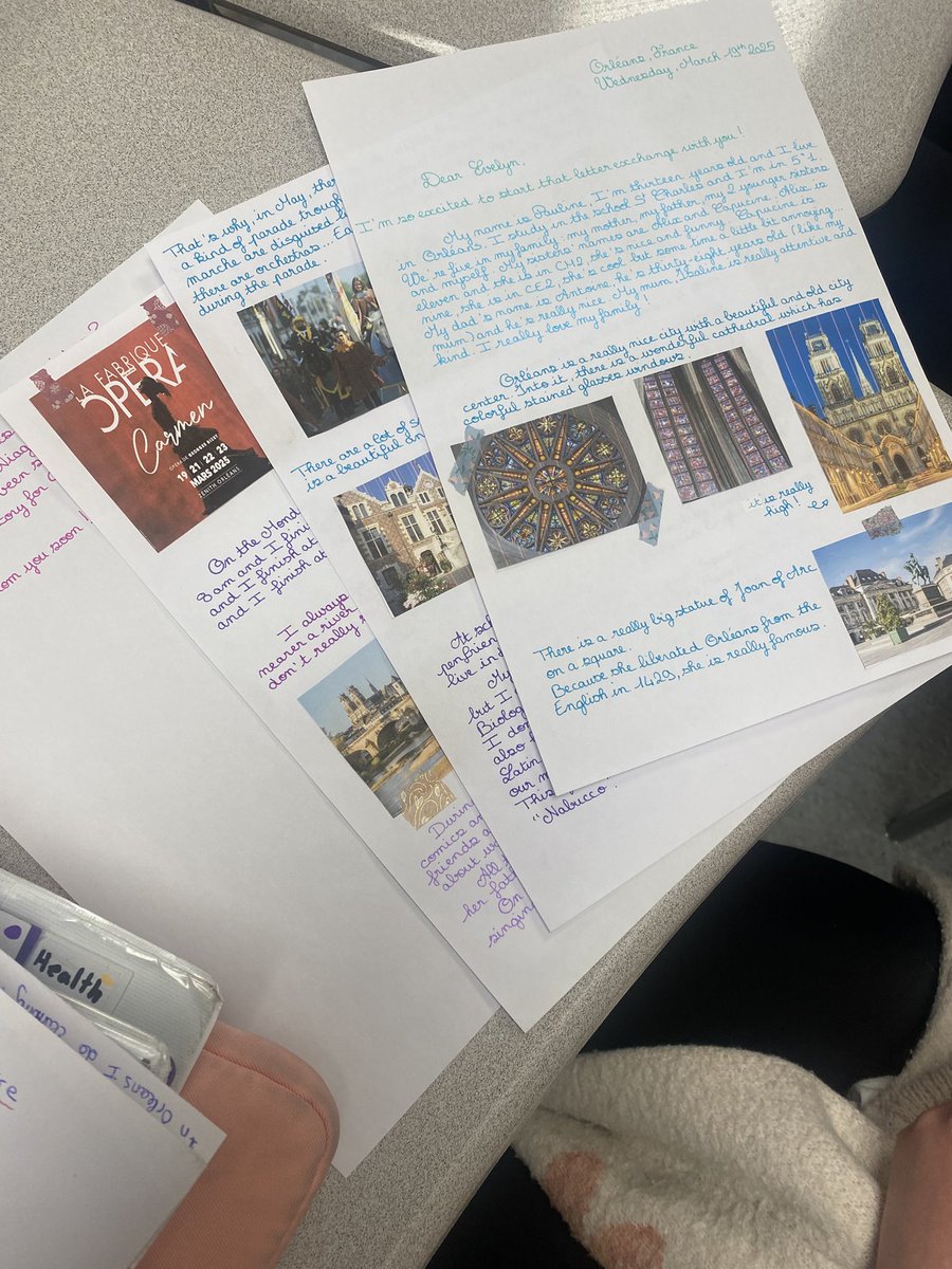 We have officially started our collaboration for French Immersion program France-Canada. Today the grade 7 Immersion received the introduction letters from their pen friends from Cours St. Charles d’Orleans France 🇫🇷. @ocsbBonjour@LMeulenbroek@StPeterOCSB@ocsbDL