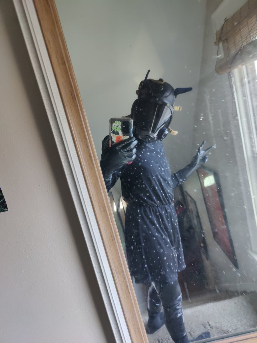 emoWIF3's tweet image. hi chat!!