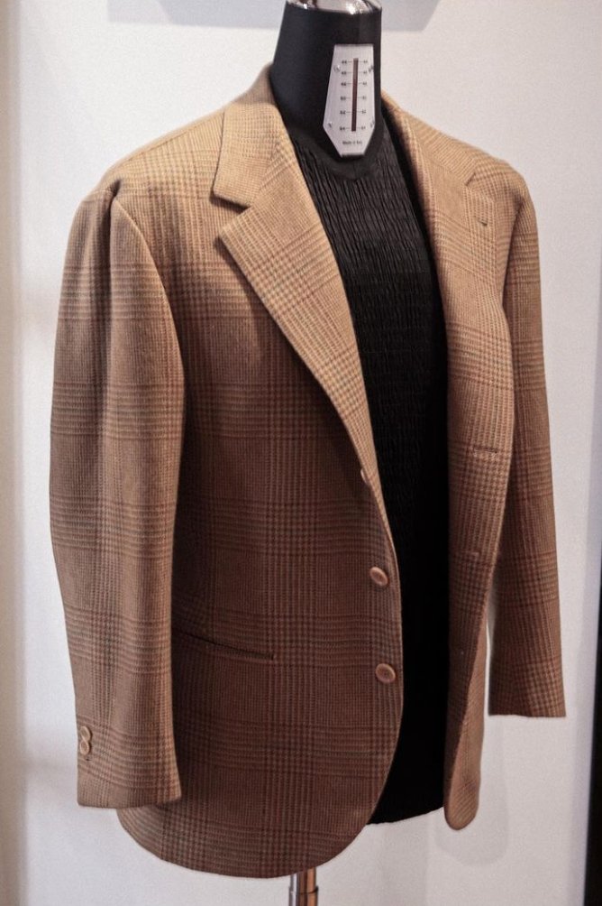 dieworkwear's tweet photo. There are quality craftspeople in every country, but also hucksters, fraudsters, and pretenders. Atelier BRIO Pechino in Beijing makes fully bespoke clothes that I think surpass any luxury ready-to-wear brand, such as The Row or Loro Piana. https://t.co/T1zA2SGW0b