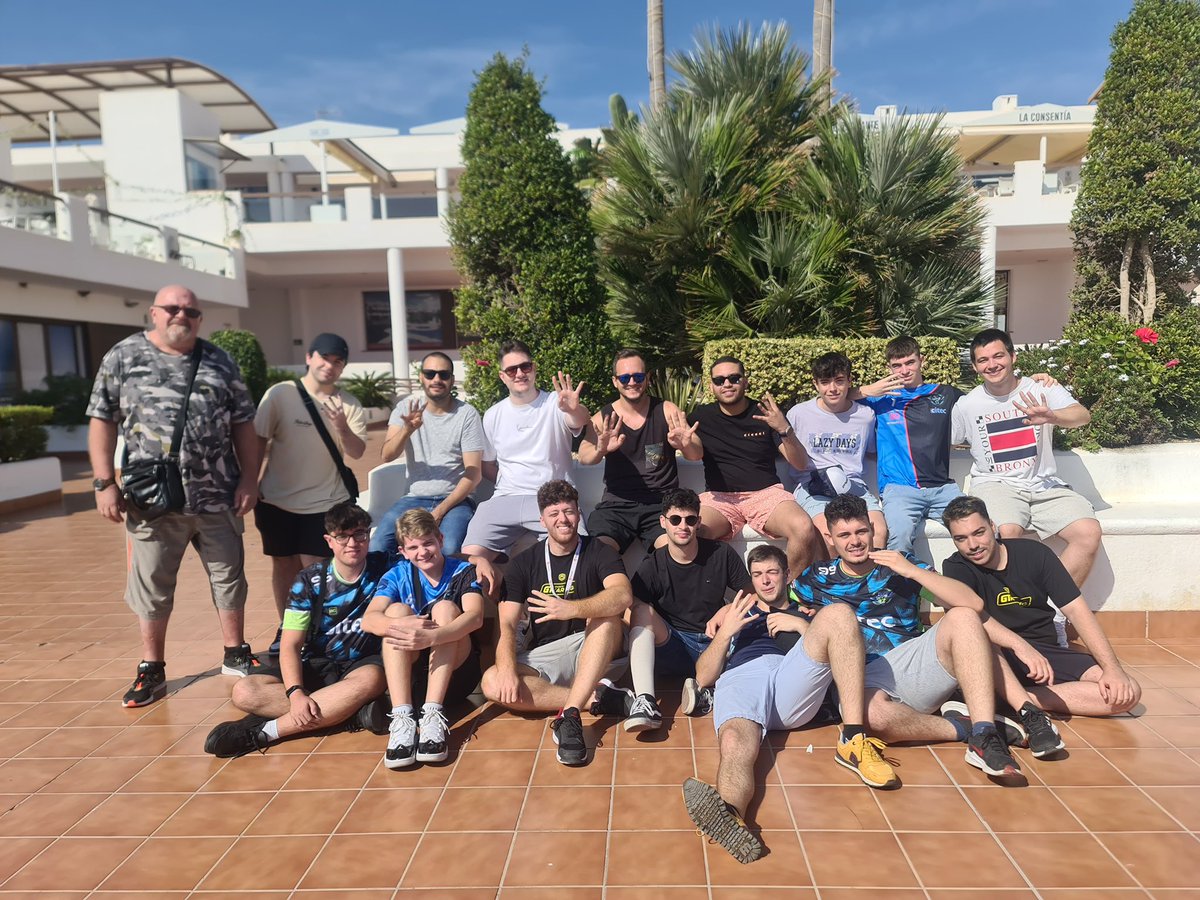 No voy a opinar nada sobre lo que está pasando porque me parece que aprovechar estas cosas para tener tu minuto de gloria y salir de la cueva ya lo ha echo bastante gente.

Después de la sorpresa y la decepción solo puedo dar mi apoyo a todo <a href="/GTSpain92/">GTSpain 92</a> y saldremos de esto🩵🤍