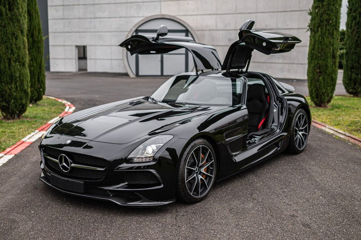 Earlsimxx's tweet photo. A powerhouse: SLS AMG Black Series https://t.co/wEvpWTJ4z7