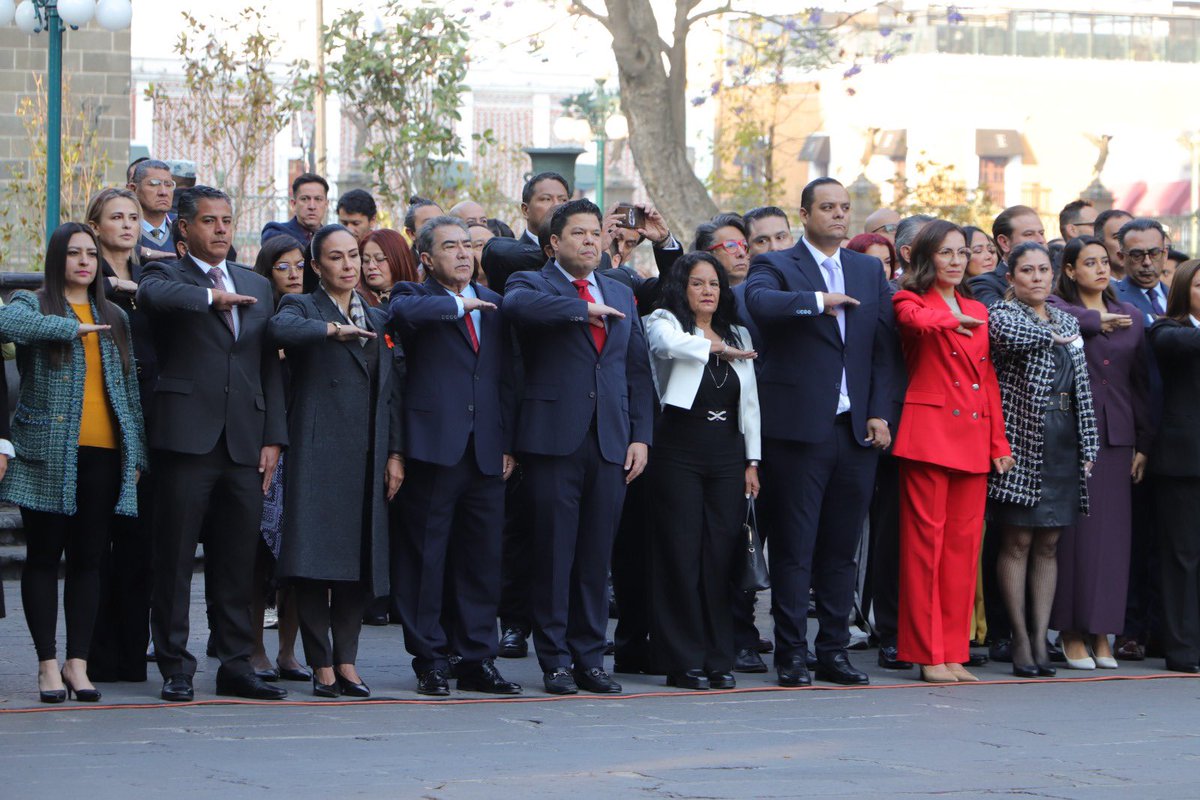 IvonEnriquez_'s tweet photo. 📌 Tuve el honor de asistir al acto protocolario por el 494 Aniversario de la Fundación de la Ciudad de Puebla.

Momento para conmemorar nuestra historia, reconocer el legado de nuestra gente y reafirmar el compromiso con el futuro de esta gran ciudad.

#PueblaCiudadDeHistoria https://t.co/5LZZtci02B