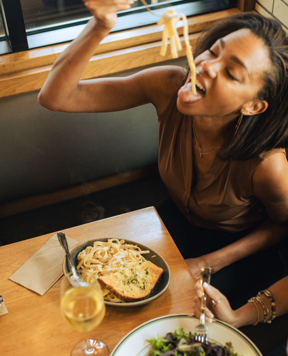 Mama's Comfort Food & Cocktails tweet media