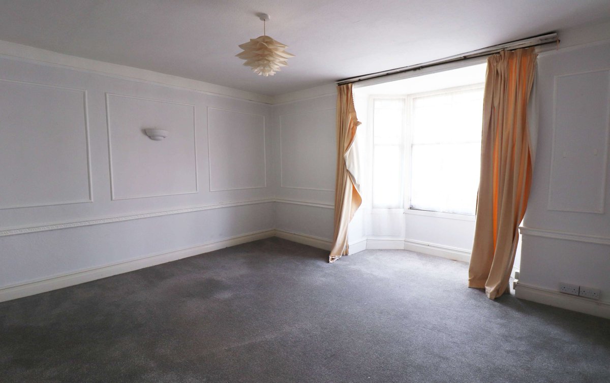 ⭐RECENTLY REDUCED⭐

Vacant ground floor cafe plus 1st floor one bed flat with a further 2 floors over. 

EPC C&amp;D | CTax A | Freehold

📍Ilfracombe 💷 Guide Price £145,000

📞 01271 347888 

🌐 ow.ly/oJ6O50UyfgI

#WebbersEstateAgents #ProudGuildMember