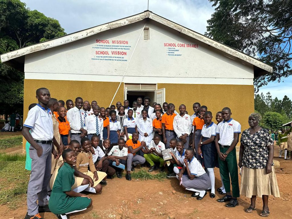 the_serunjogi's tweet photo. Met with the prefects of Bunya Secondary School in Mayuge (Eastern Uganda) to discuss menstrual hygiene management and how they can support the FLOW WITH CONFIDENCE campaign.

Menstruation is normal.   Let’s #FlowWithConfidence♥️ https://t.co/lilNdNqnJR