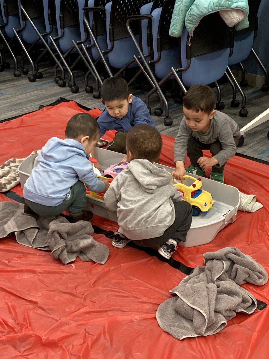 BirthToThree203's tweet image. Families enjoyed a sensory play night at the Lisle Library last night! #elevate203 @Naperville203