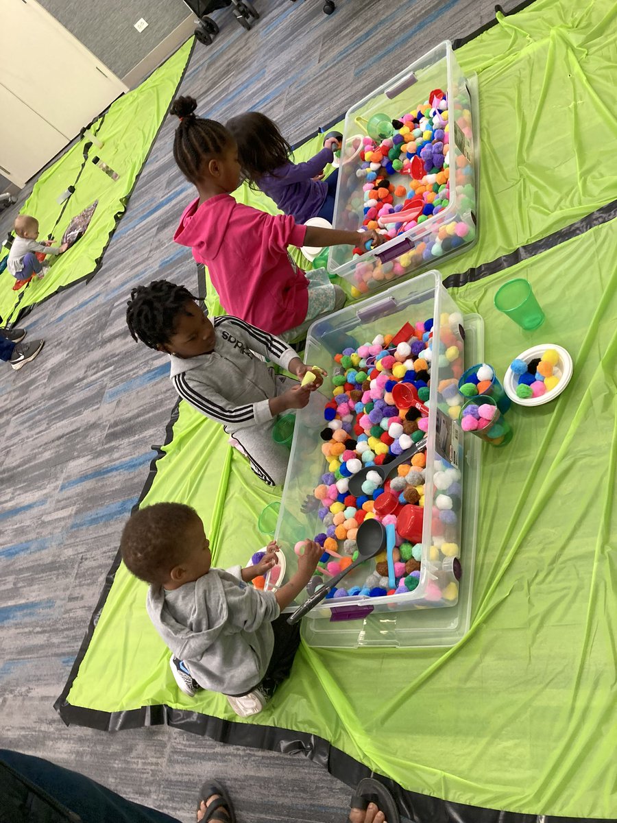 BirthToThree203's tweet image. Part 2 of sensory play night! #elevate203 @Naperville203