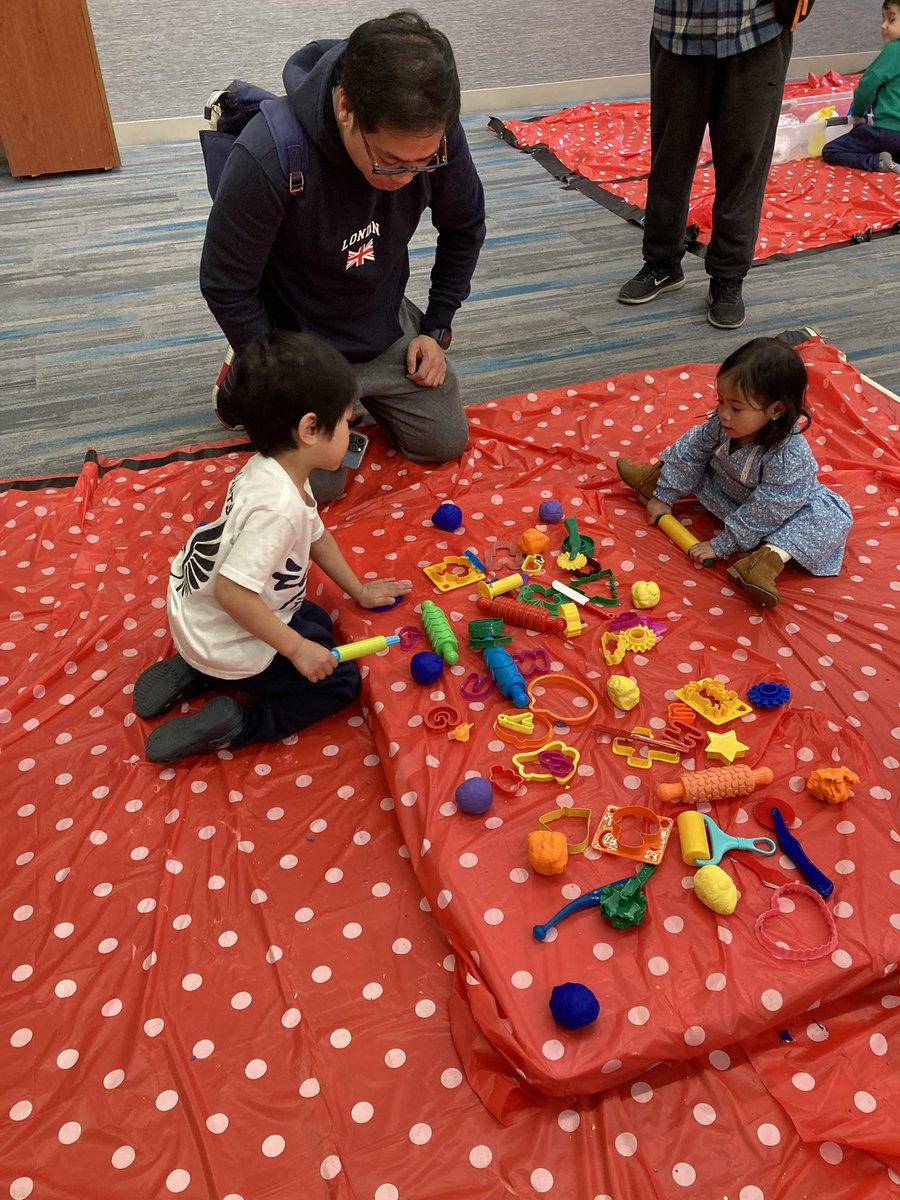 BirthToThree203's tweet image. Part 2 of sensory play night! #elevate203 @Naperville203