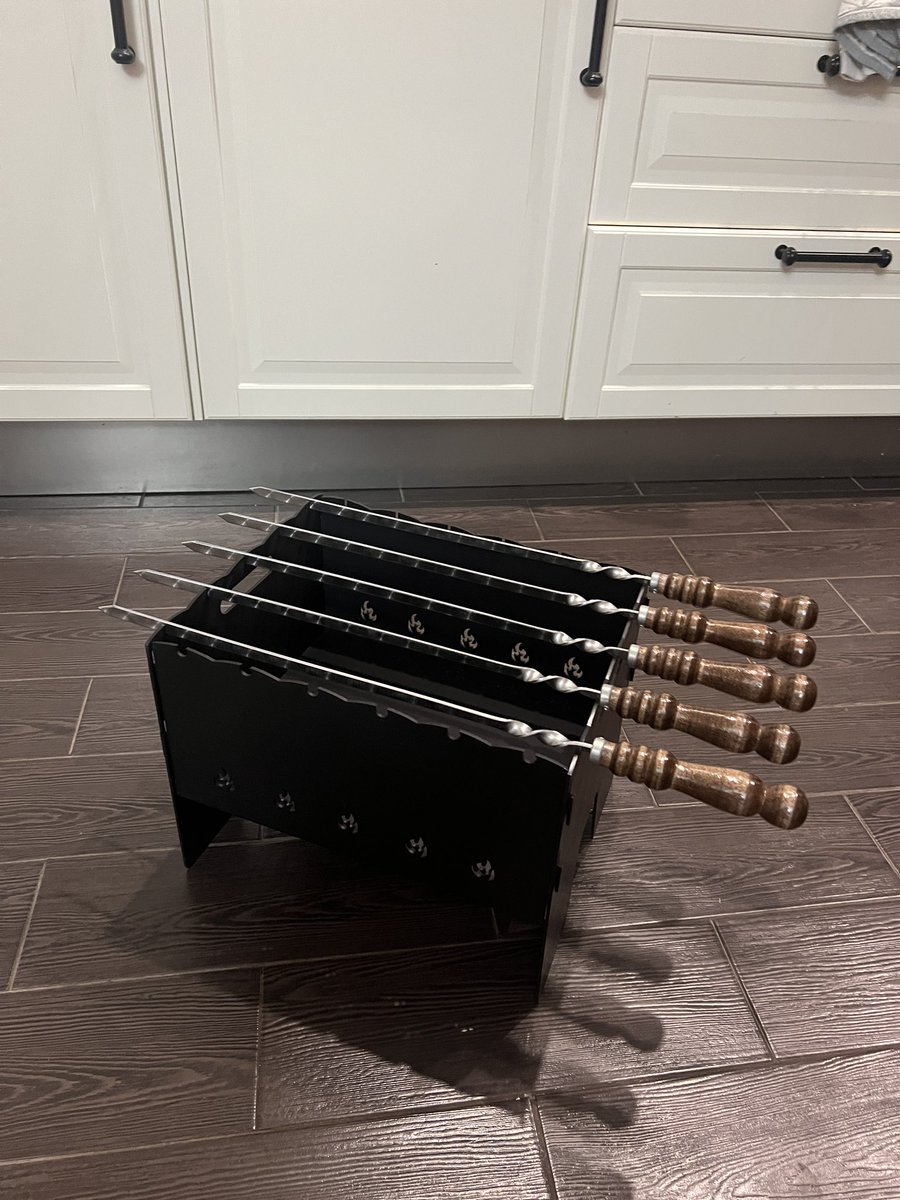 купил мангал. кто хочет на шашлыки? жарить буду на балконе 1 и 9 мая