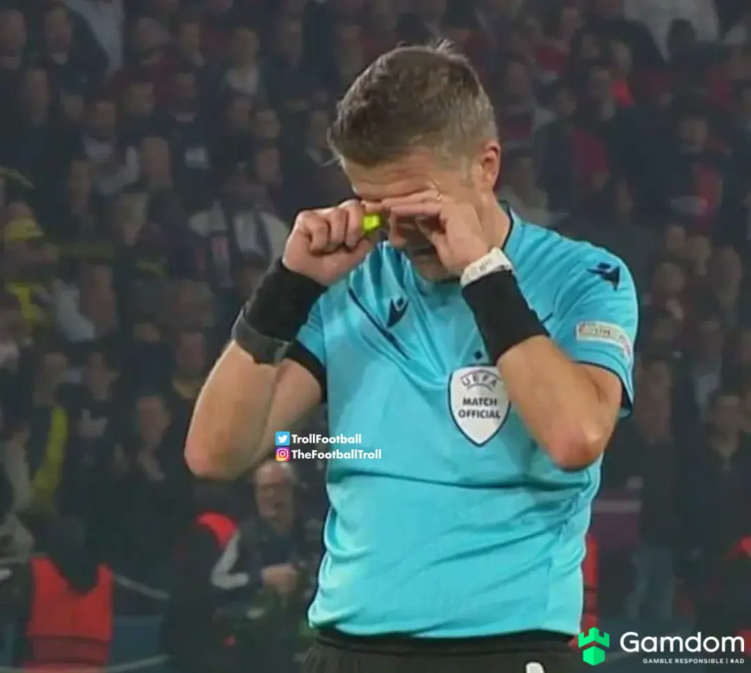 TrollFootball's tweet photo. The referee after awarding a penalty to Arsenal against Real Madrid. https://t.co/Kq2OInkvWg