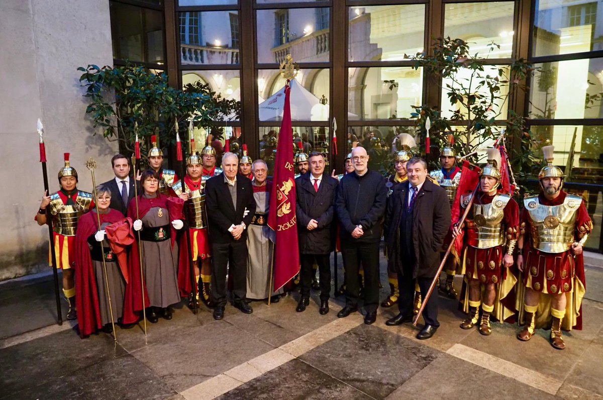 ✝️ Inaugurada l'exposició «Setmana Santa, tradició i història», al claustre de la #DdGi.

▪️Una mostra de figures de plom i un homenatge a la memòria de Ramon Boix, manaia i confrare traspassat aquest gener. 

🙌 Els <a href="/manaiesdegirona/">Manaies de Girona</a> han recollit el penó exposat per lliurar-lo a