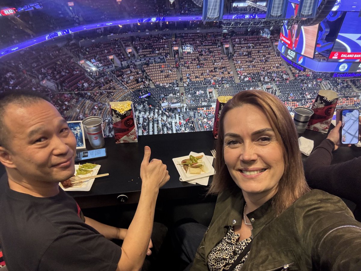 RedXCarbon_'s tweet image. Big thanks to @TDSYNNEX for an incredible night of networking, tech talk, and Raptors action! Grateful for the connections and community. Shoutout to Jeff Carther, Brendan Roffel & team for bringing us all together. 💼🏀 #MSP #TechNetworking #CloudMasters #Raptors