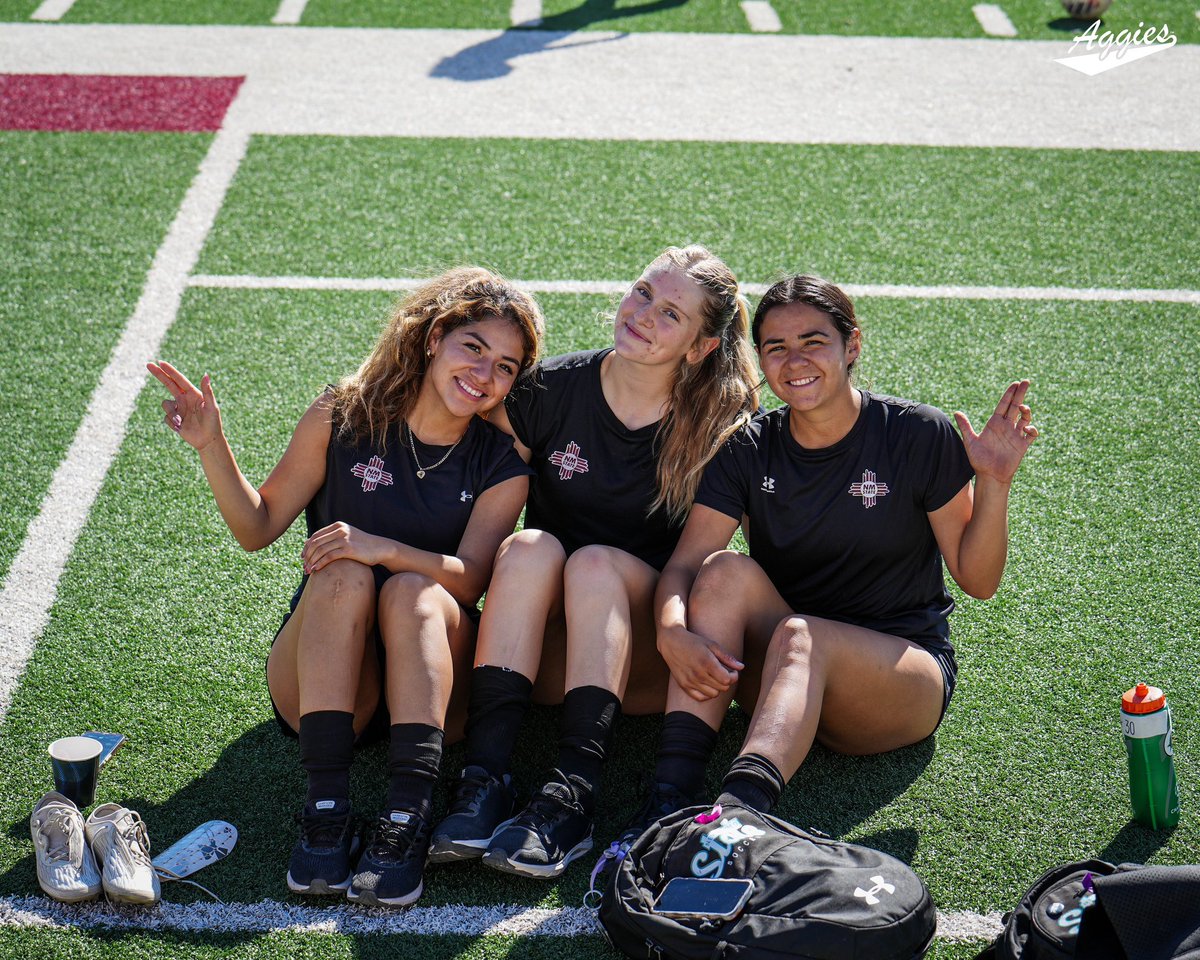 NMStateWSOC's tweet image. Good vibes before the Battle 😤

#AggieUp